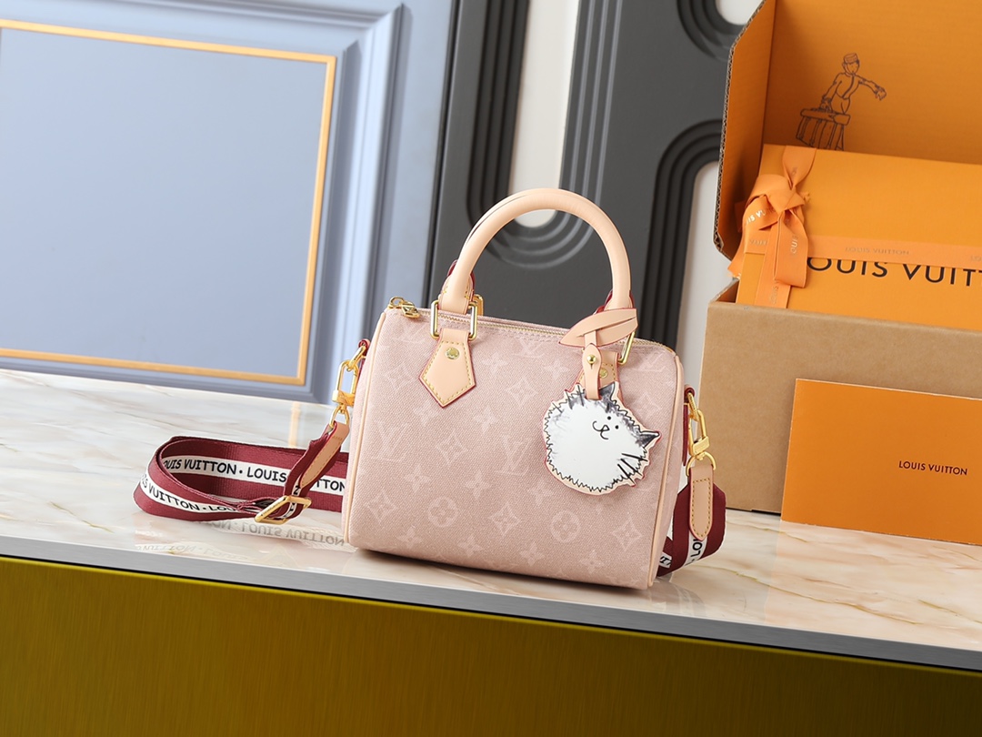 Louis Vuitton LV Classic Tote Bag Premium Canvas Model M15142 Padlock Detail Daily Use Authentic Style